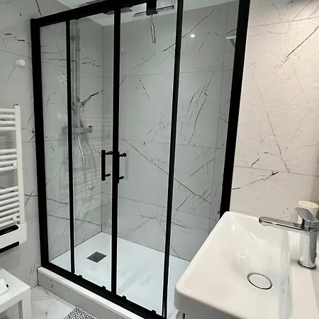 Appartement Avec Jardin Clos Classe Premium Piscine Chauffee *